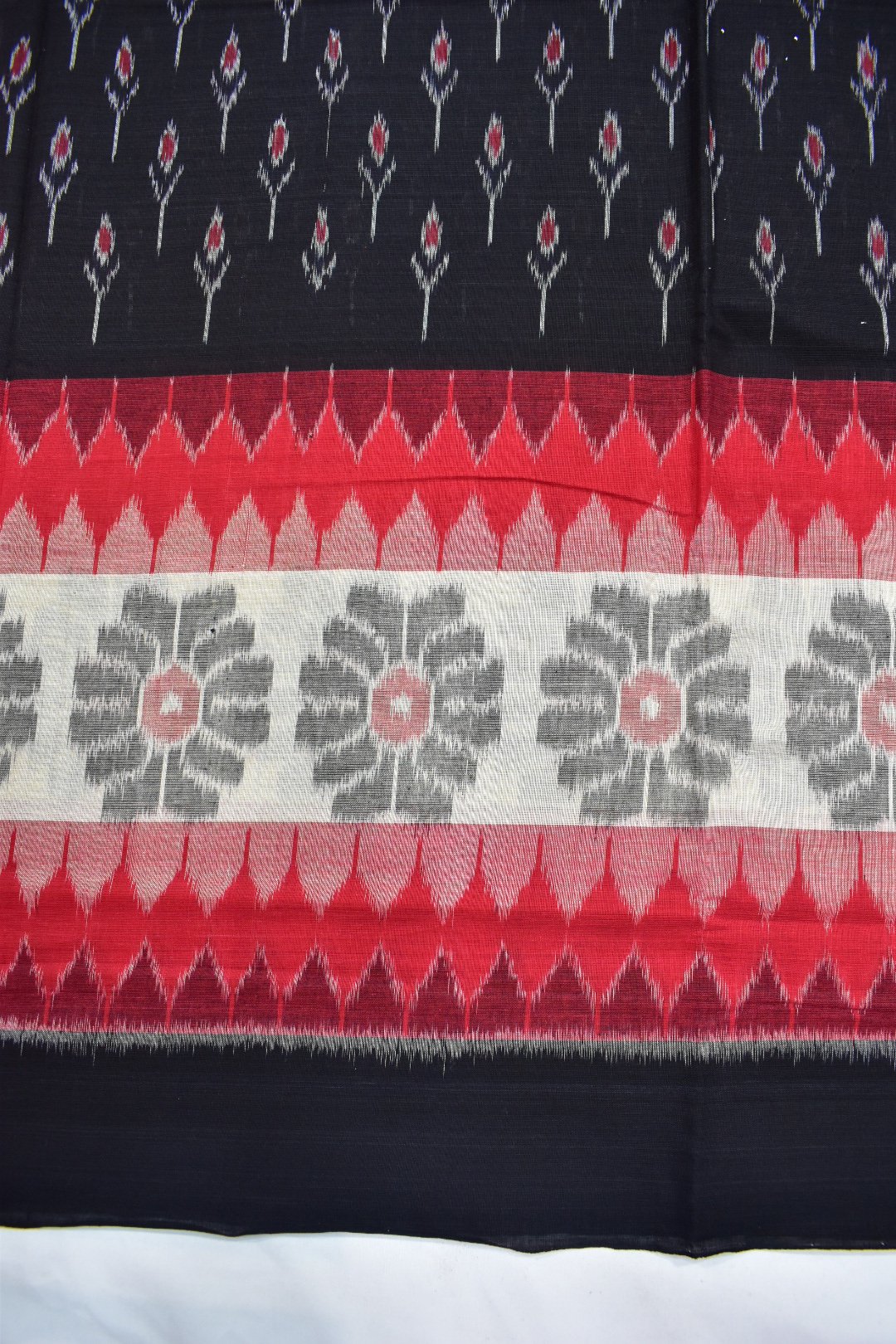 Black-red Colour Sambalpuri Handloom Cotton Saree - Image 4