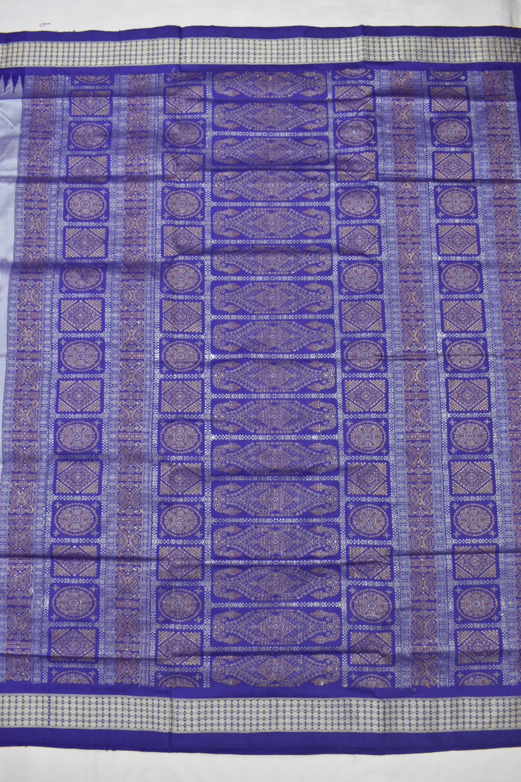Silver Colour Sambalpuri Handloom Silk Bomkai Saree - Image 2