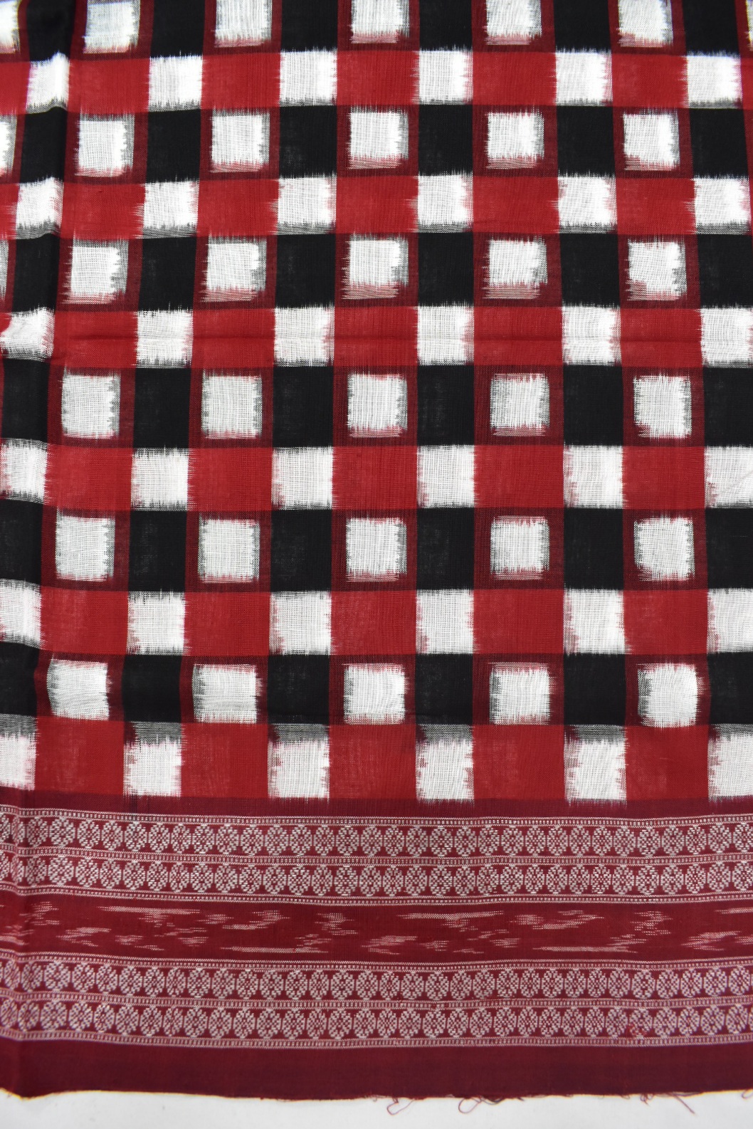 Red-Black Pasapali Design Sambalpuri Handloom Cotton Bandha Saree - Image 4