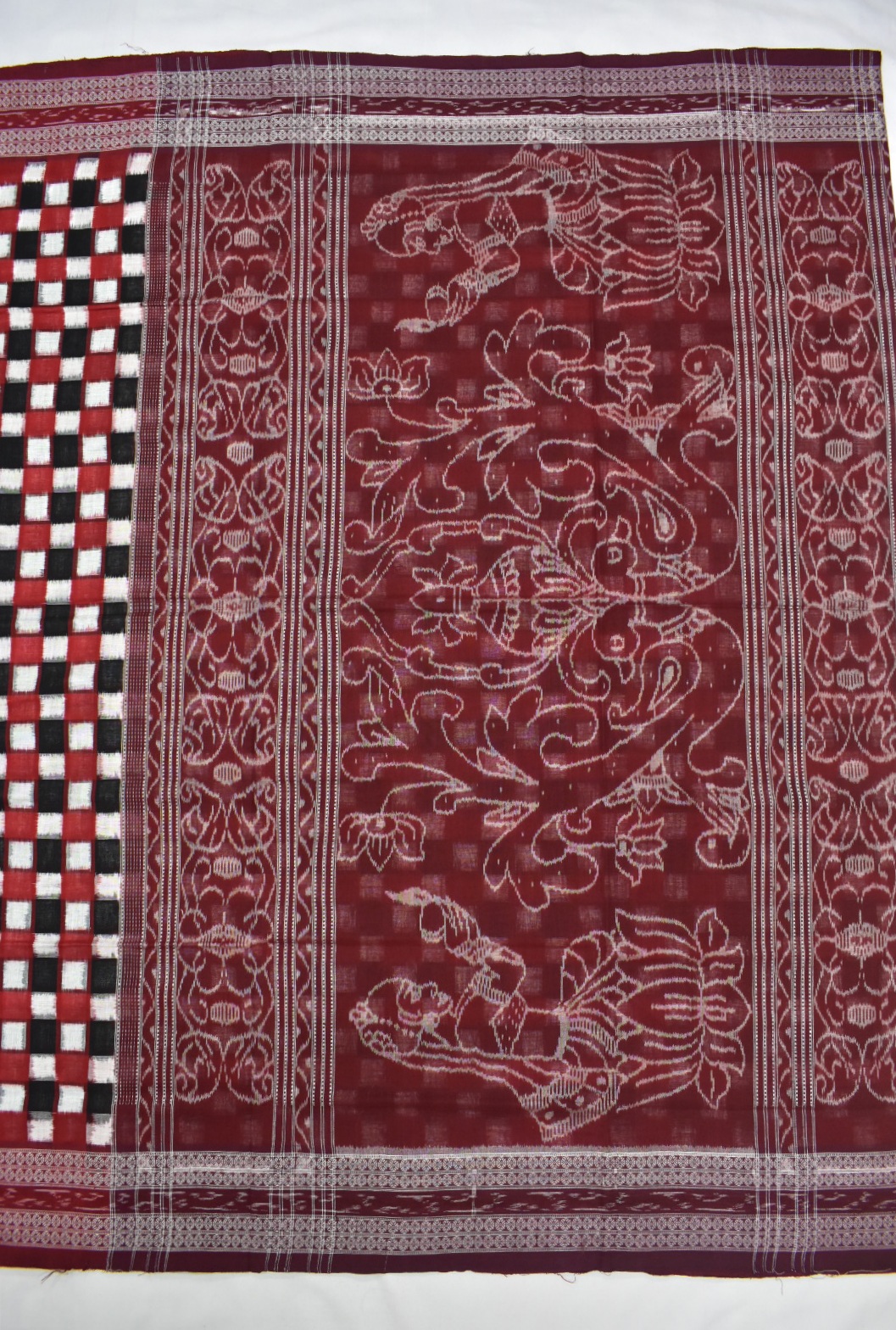 Red-Black Pasapali Design Sambalpuri Handloom Cotton Bandha Saree - Image 2