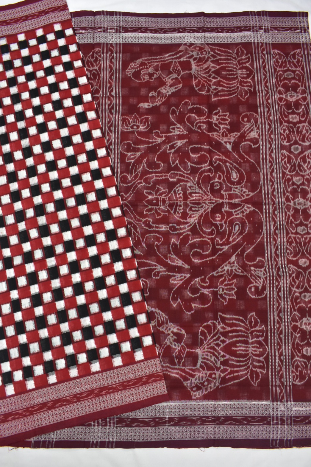 Red-Black Pasapali Design Sambalpuri Handloom Cotton Bandha Saree - Image 5