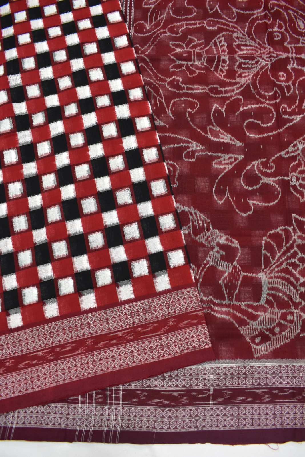Red-Black Pasapali Design Sambalpuri Handloom Cotton Bandha Saree - Image 3