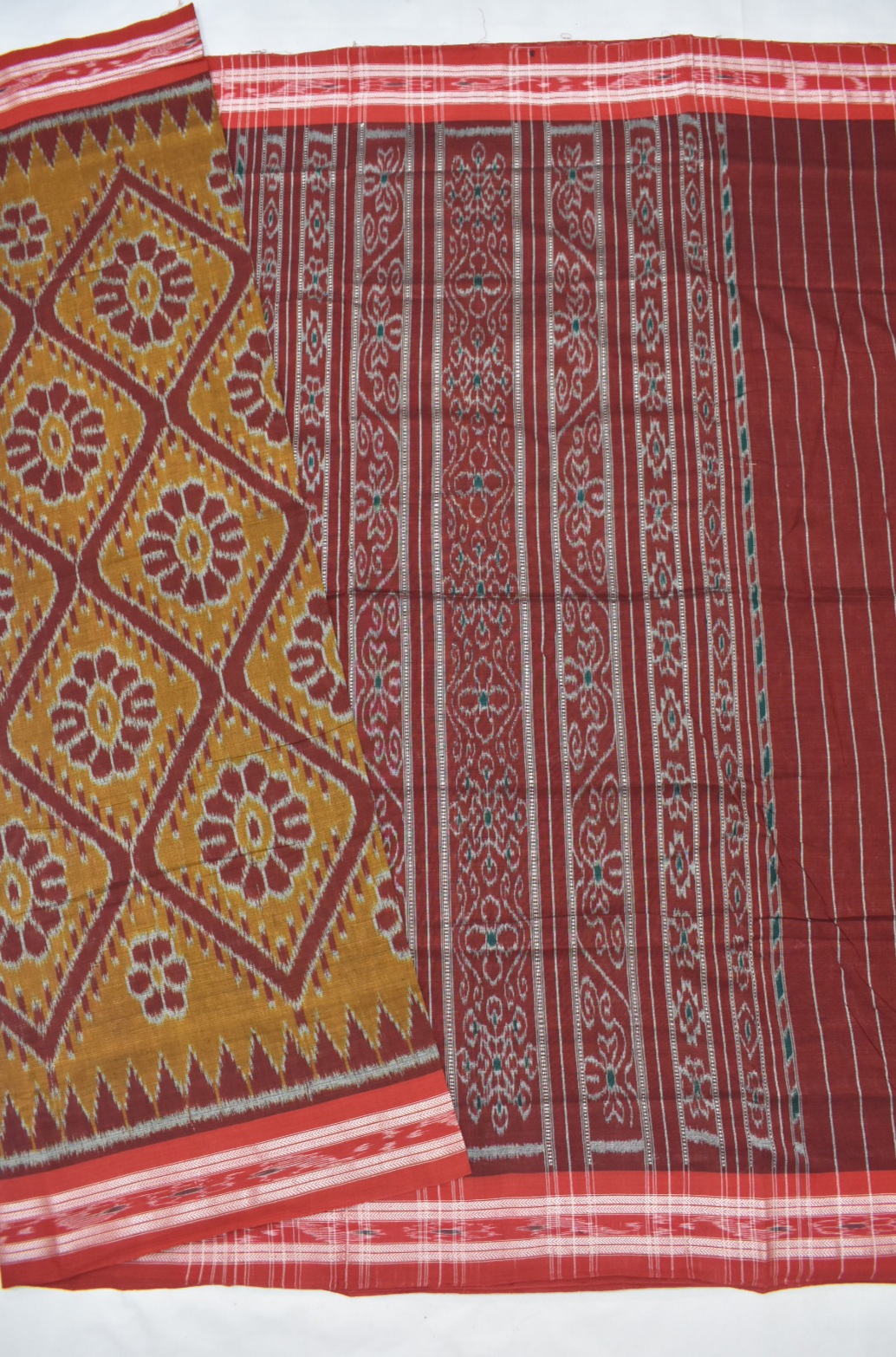 Golden Colour Sambalpuri Handloom Bandha Saree - Image 5