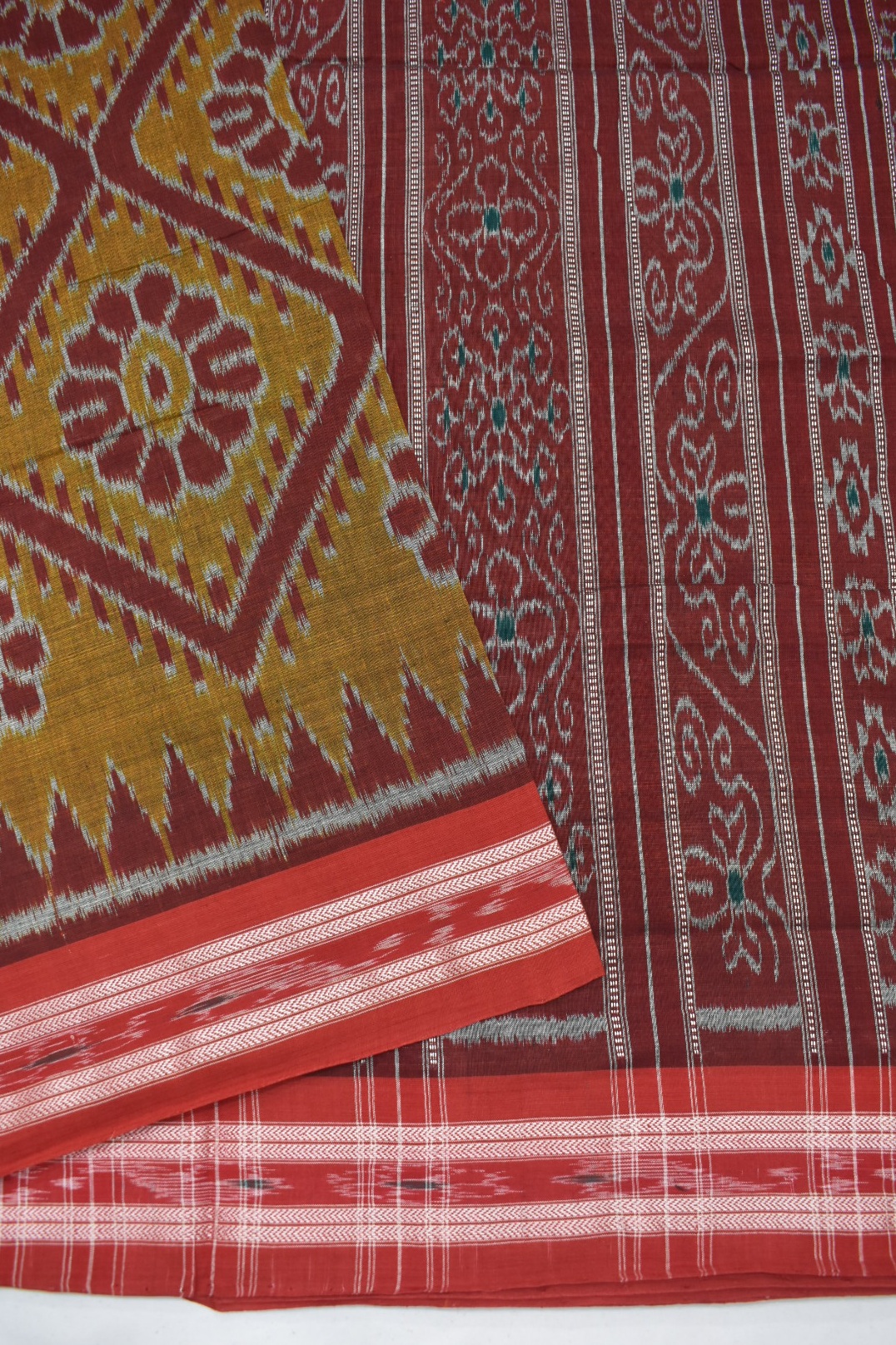 Golden Colour Sambalpuri Handloom Bandha Saree - Image 3