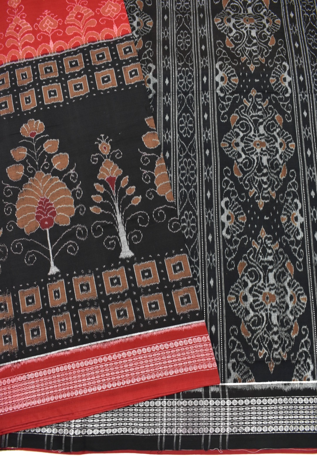 Red-black Colour Sambalpuri Handloom Cotton Bandha Saree - Image 3