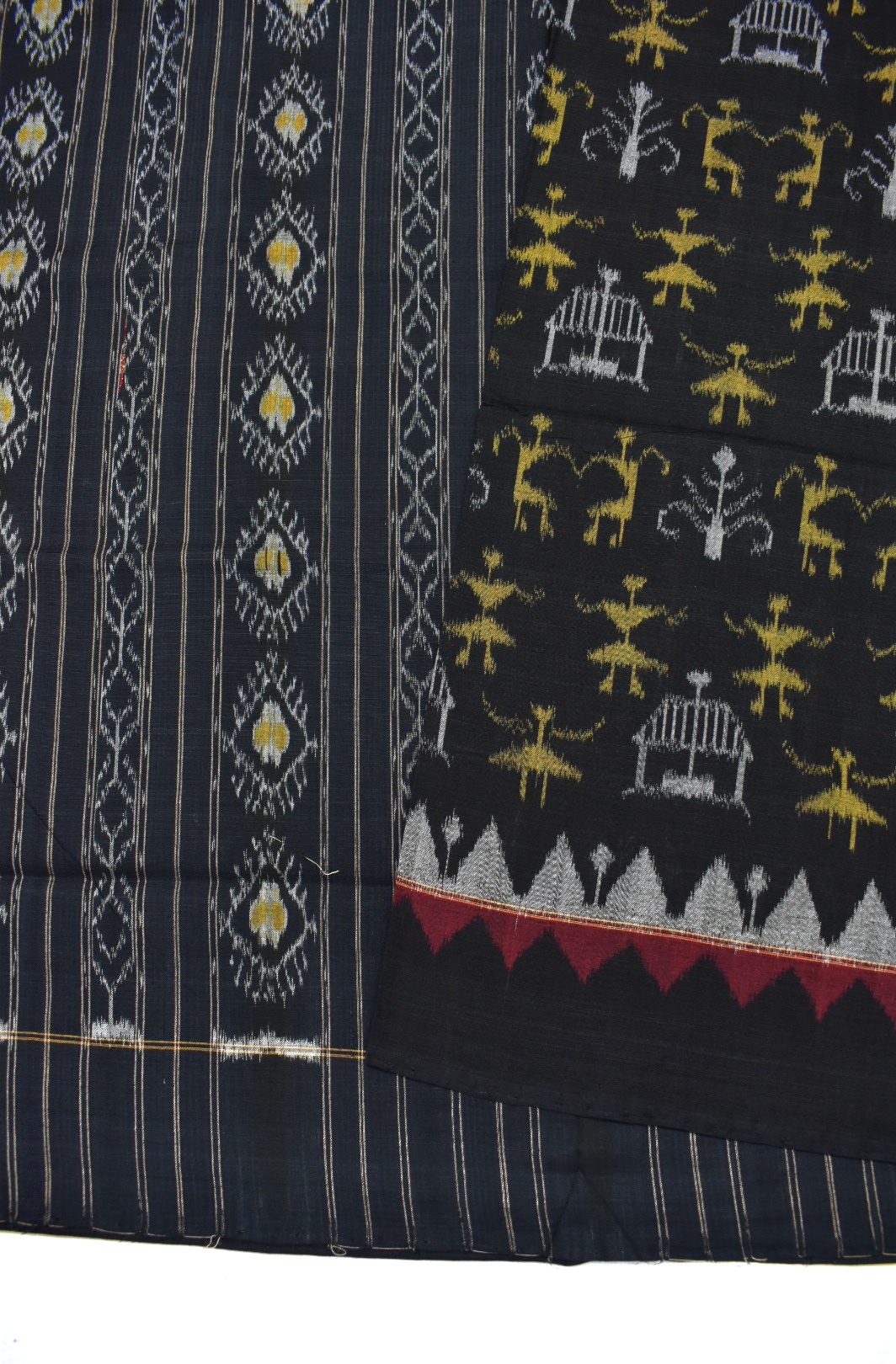 Red-black Tribal Design Sambalpuri Handloom Cotton Bandha Saree - Image 3