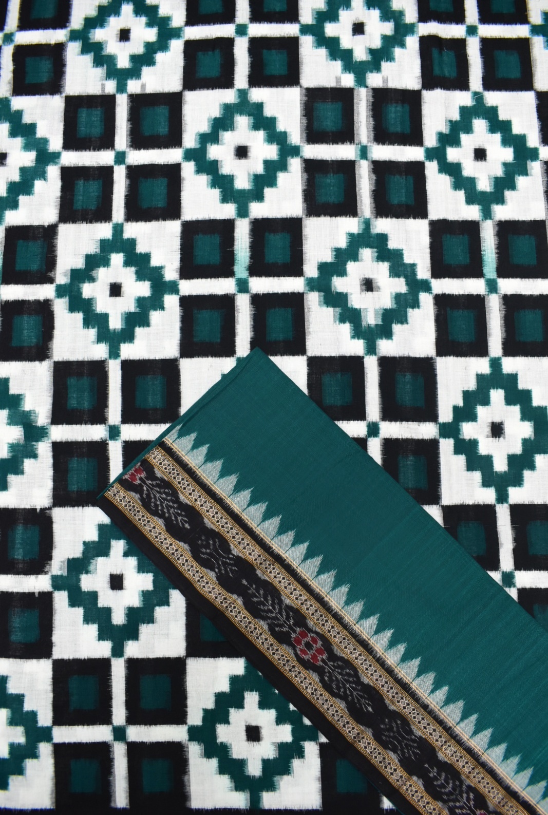 Green-White Colour Pasapali Design Sambalpuri Handloom Cotton Dress Material
