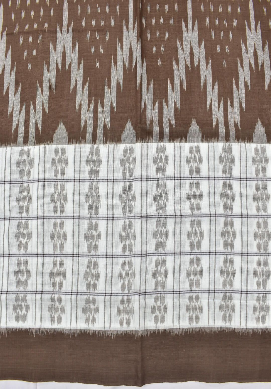 Coofe-white Combination Sambalpuri Handloom Mania bandha Cotton Saree - Image 4