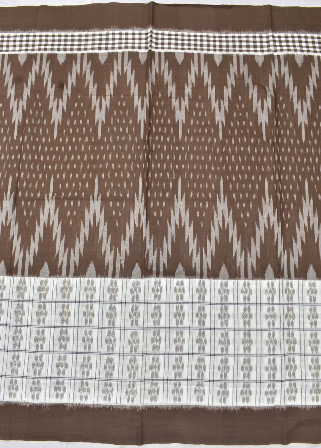 Coofe-white Combination Sambalpuri Handloom Mania bandha Cotton Saree