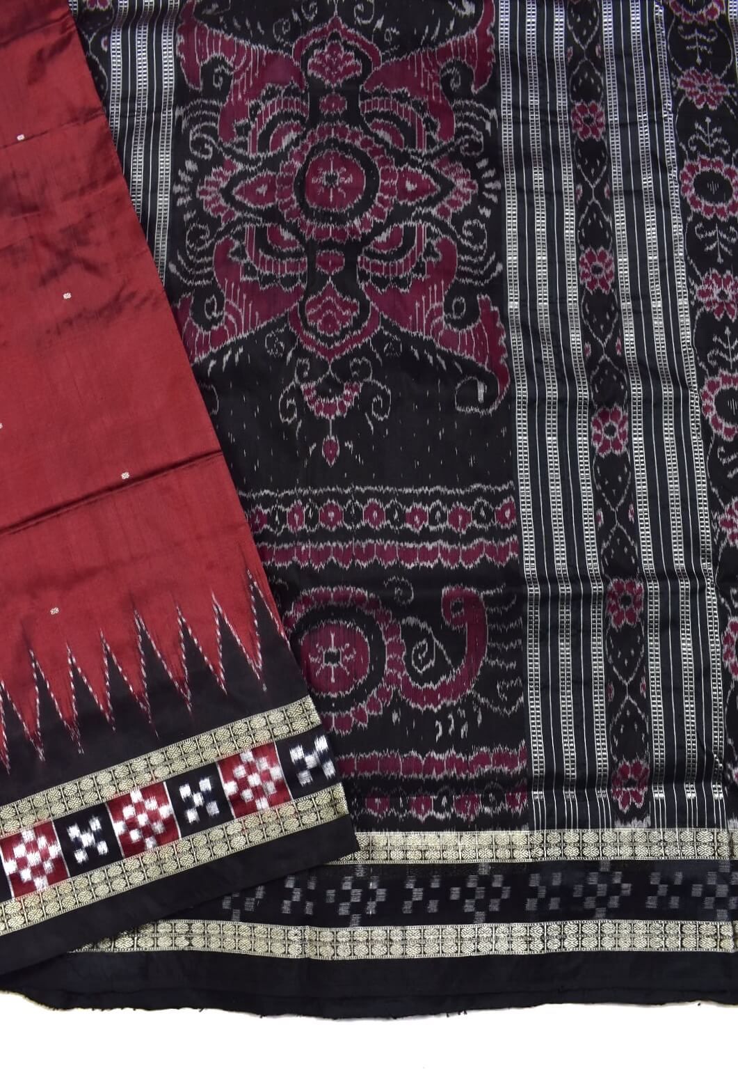 Red Colour Pasapali Design Sambalpuri Handloom Bandha Silk Saree - Image 3