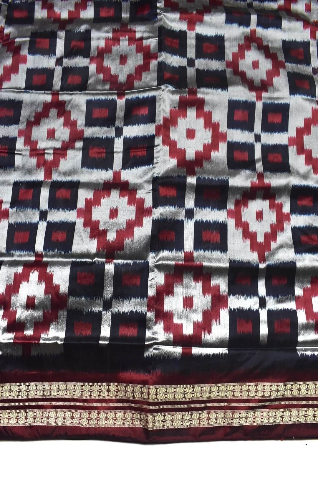 White-Red Colour Sambalpuri Handloom Bandha Silk Saree - Image 4