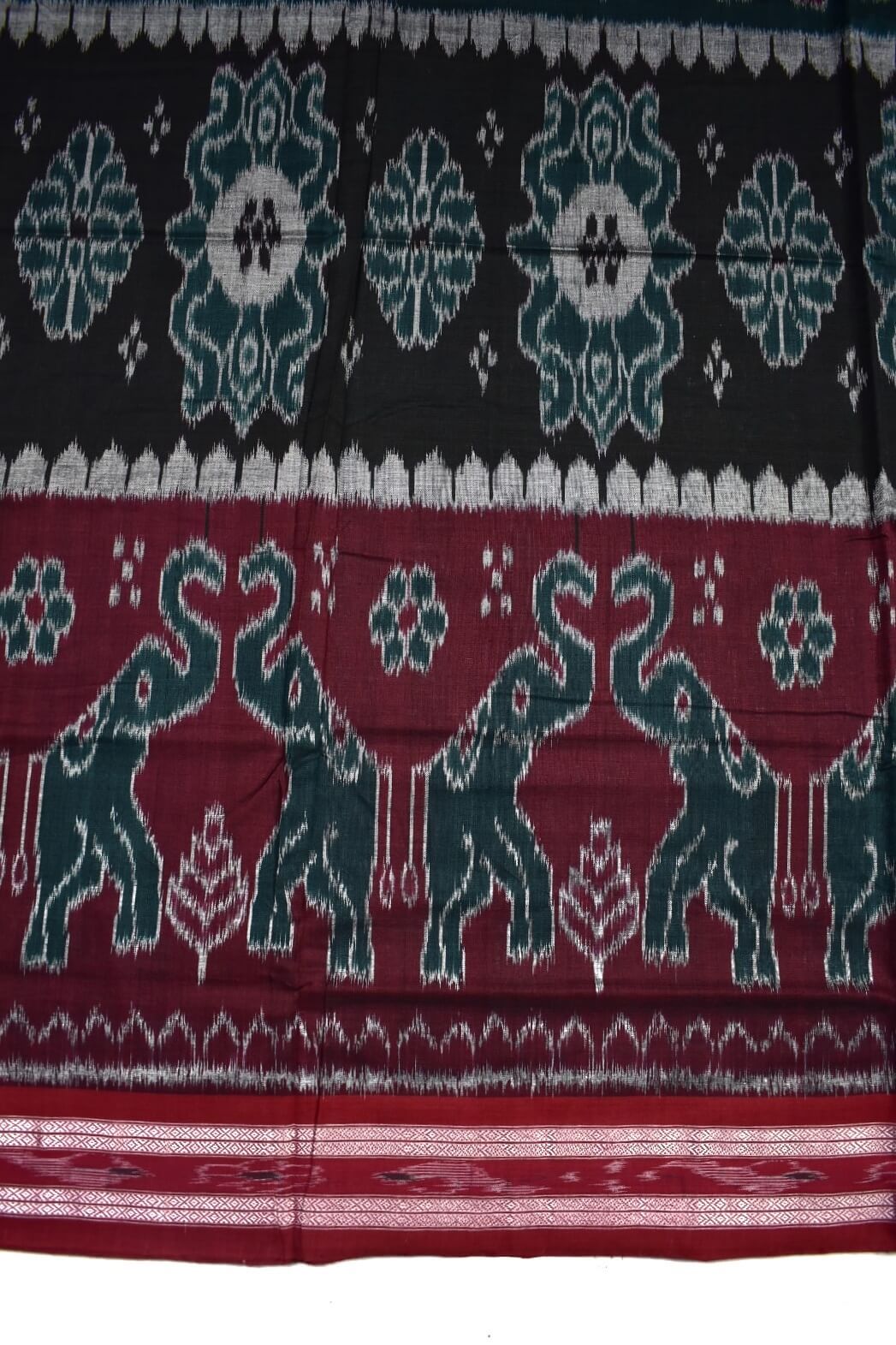 Red-Black Colour Sambalpuri Handloom Mania Bandha Cotton Saree - Image 4