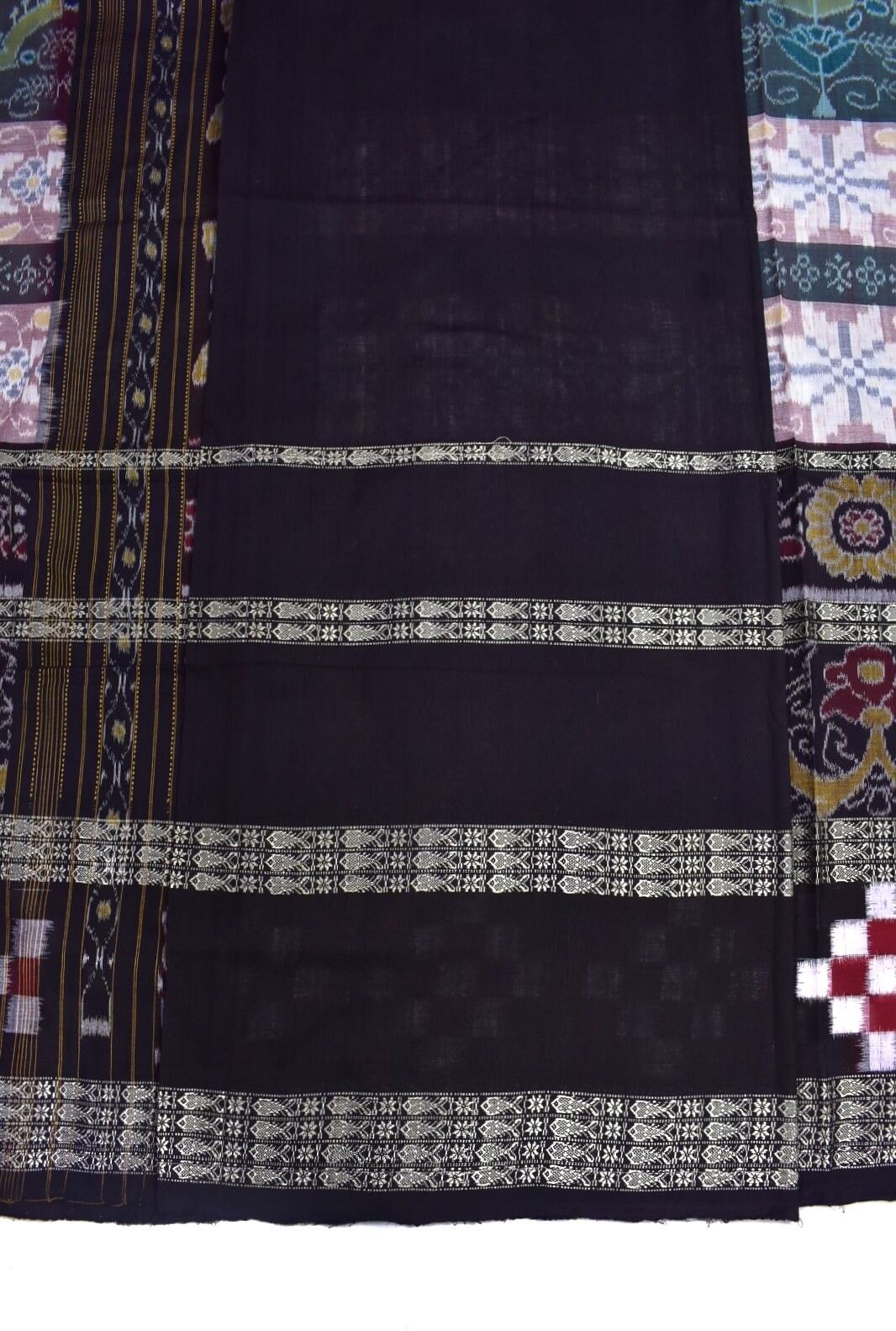Green Colour Sambalpuri Handloom Bandha Cotton Saree - Image 5