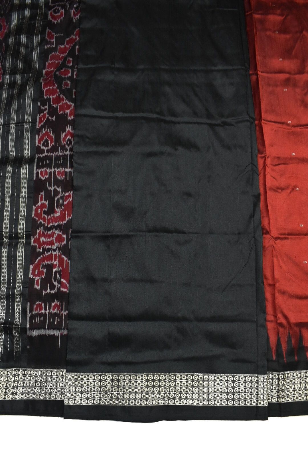Red Colour Sambalpuri Handloom Bandha Silk Saree - Image 5