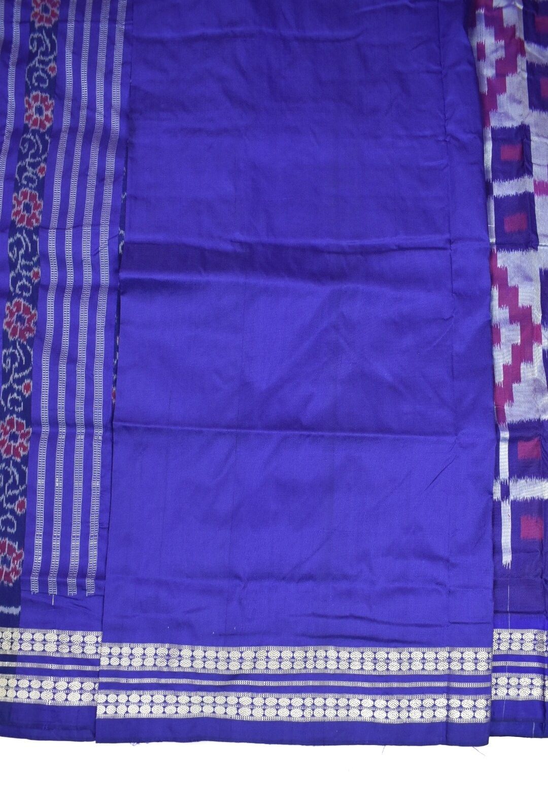 Gray-Red Colour Sambalpuri Handloom Bandha Silk Saree - Image 5
