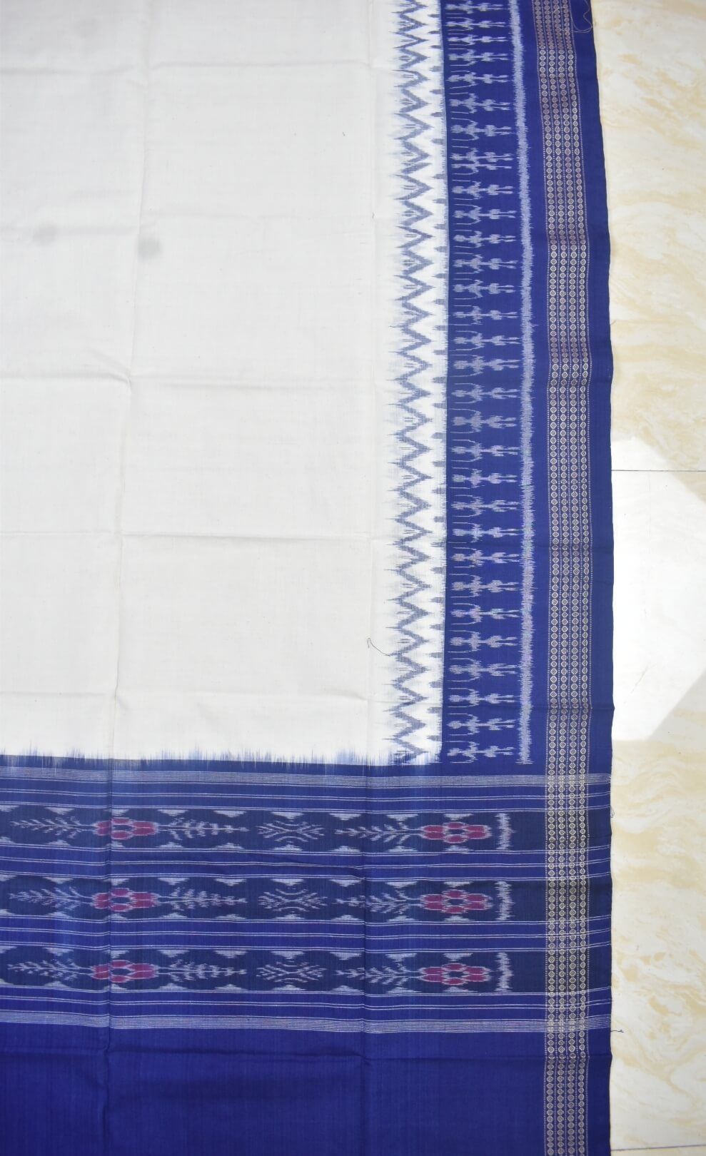 White-Blue Combination Sambalpuri Handloom Cotton Dupatta - Image 3