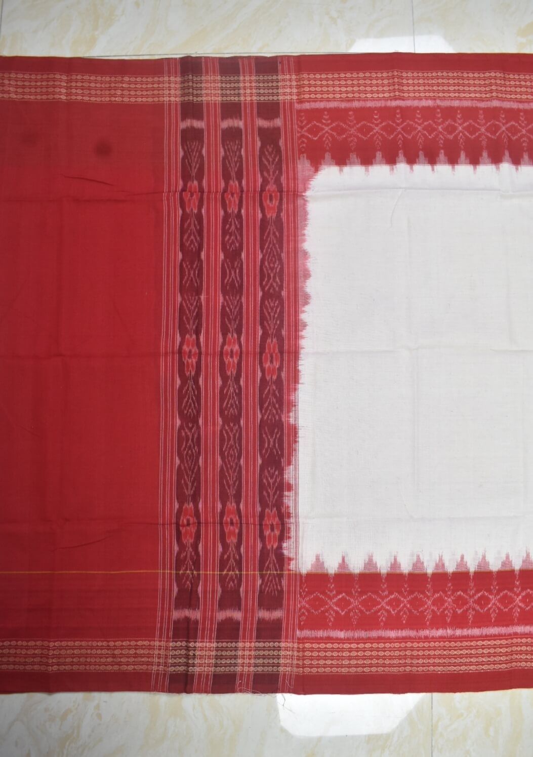 White-Red Combination Sambalpuri Handloom Cotton Dupatta - Image 2