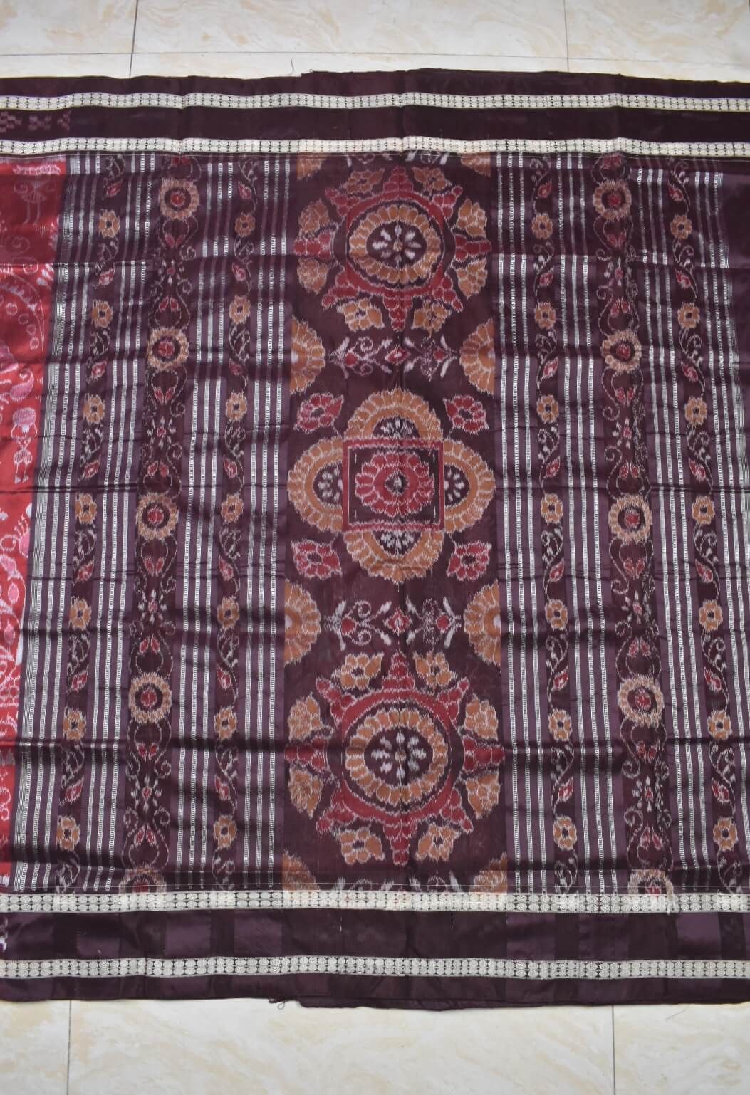Maroon Colour Pasapali Border Sambalpuri Handloom Bandha Silk Saree - Image 2