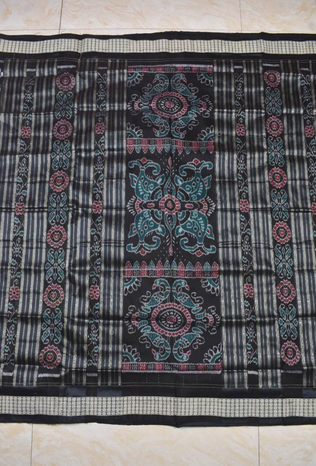 Green-Black Colour Pasapali Design Sambalpuri Handloom Bandha Silk Saree - Image 2