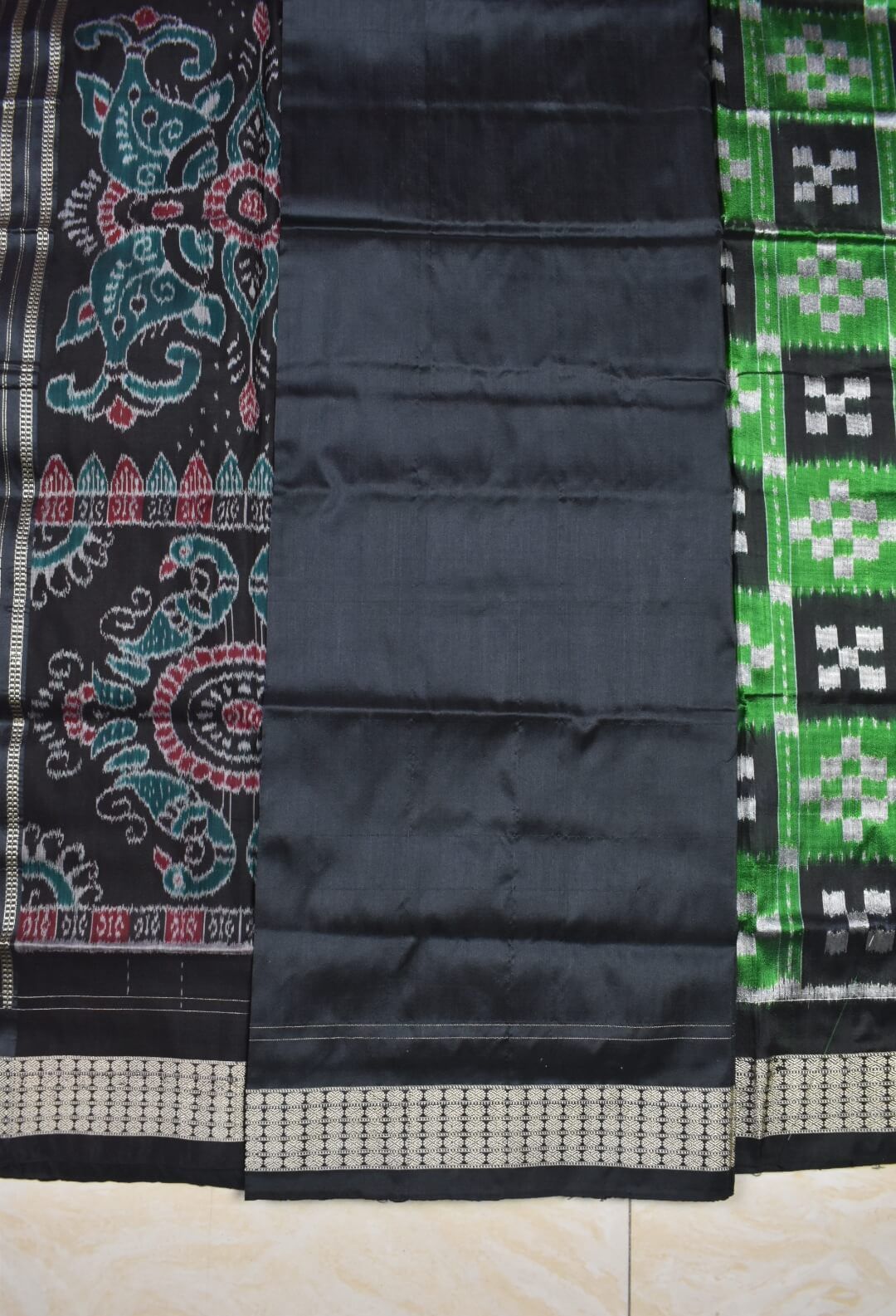 Green-Black Colour Pasapali Design Sambalpuri Handloom Bandha Silk Saree - Image 5