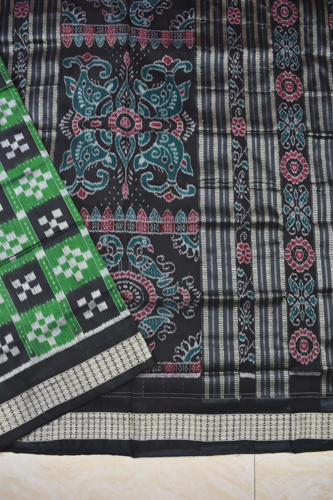 Green-Black Colour Pasapali Design Sambalpuri Handloom Bandha Silk Saree - Image 3